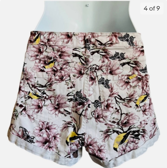 H&M White High Rise Purple Butterfly Floral Cuffed Summer Jean Shorts. Size 8 - Picture 4 of 9